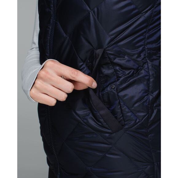 Lululemon Fluffiest Reversible Goose Down Vest Navy Plaid Hooded Size 12 - Picture 14 of 16